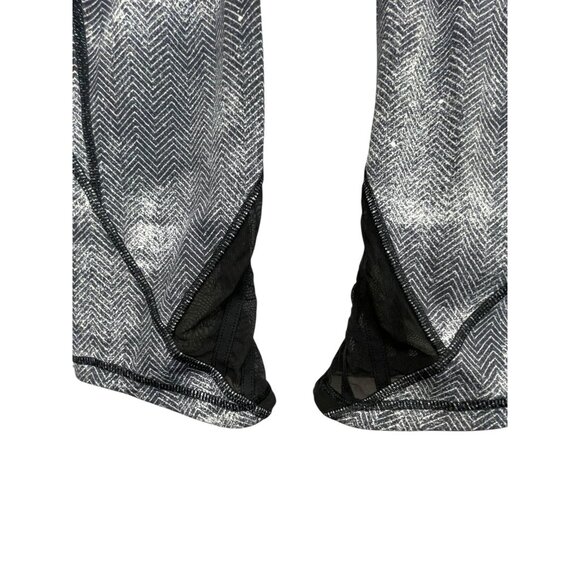 Lululemon Black White Chevron Print Crop Leggings Size 8 - Picture 2 of 7